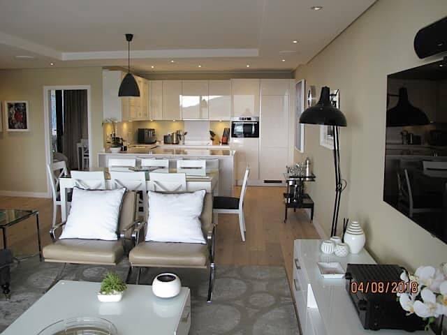 2 Bedroom Property for Sale in Vredehoek Western Cape